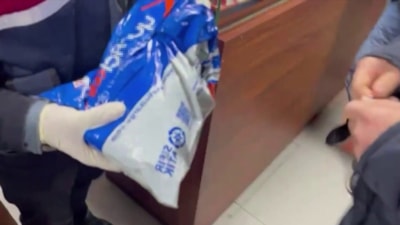 Sakarya'da taklit ettikleri kargo aracıyla kaçakçılık yaparken yakalandılar