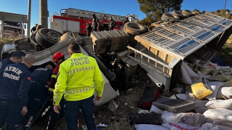 Aydın'da virajı alamayan tır tarlaya uçtu: 1 ölü 3 yaralı