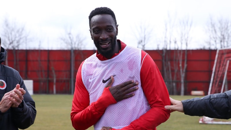 Mustapha Yatabare, futbolu bıraktı