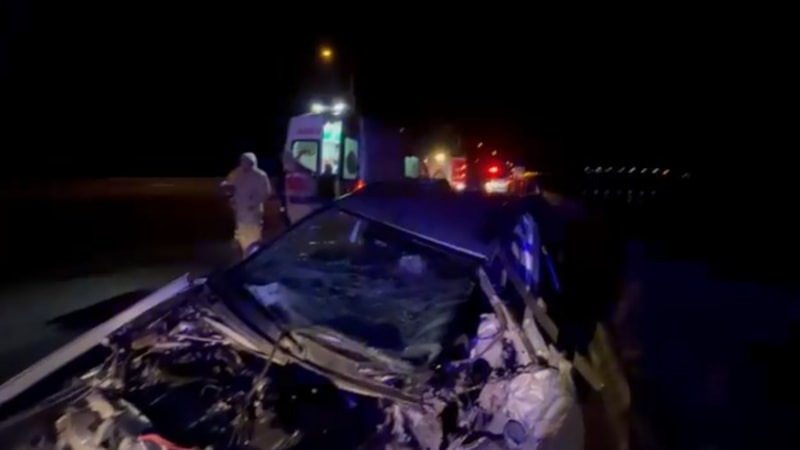 Elazığ'da otomobil bariyere çarptı: 1'i ağır 4 yaralı