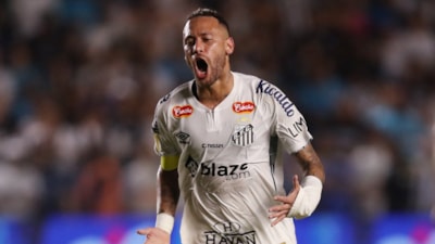 Neymar, Santos'la sahalara geri döndü