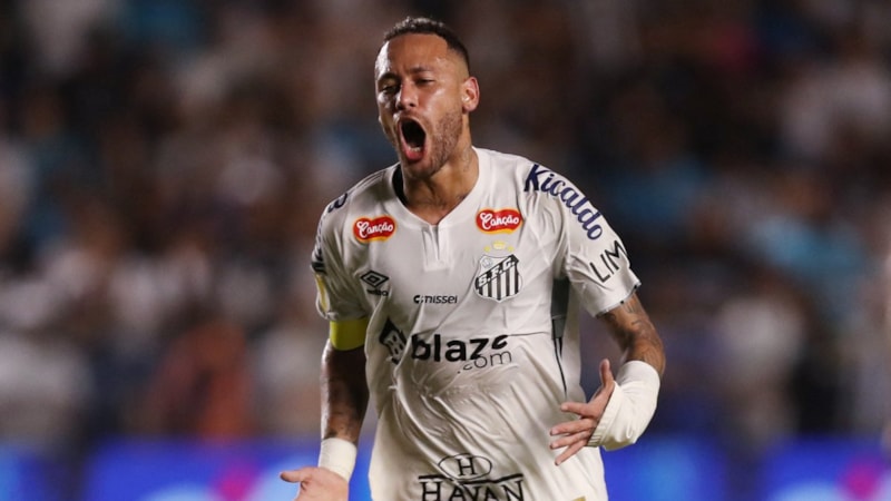 Neymar, Santos'la sahalara geri döndü