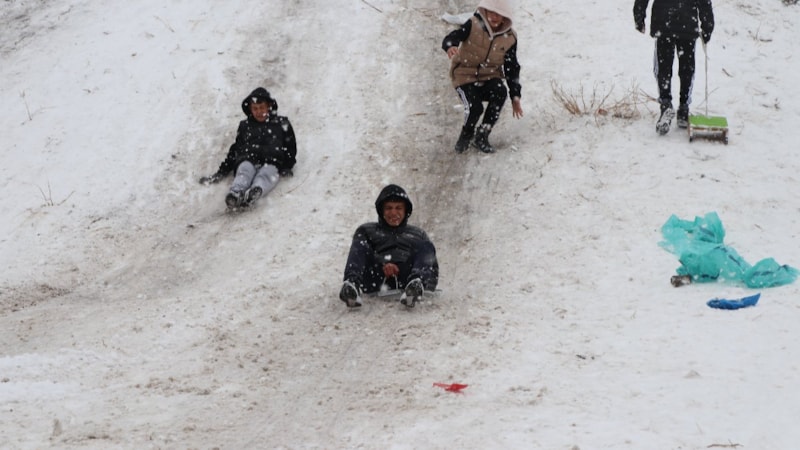 Kayseri'de çocukların kar heyecanı