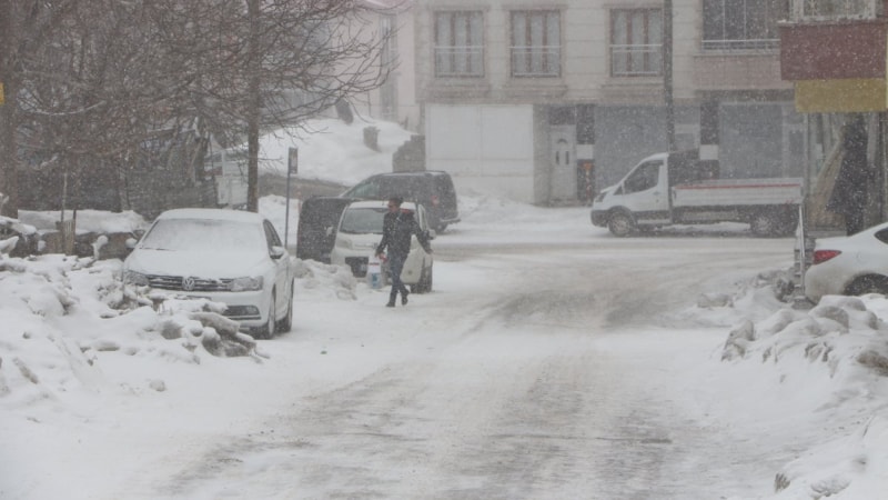 Bingöl'de köy yolları ulaşıma kapandı