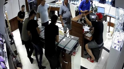 Antalya'da 20 milyar TL'lik yasa dışı transfer yapan kuyumcu ve döviz bürosu çalışanları yakalandı