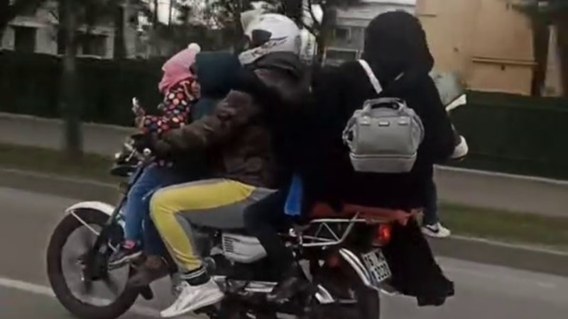 Bursa'da motosiklete 6 kişi binen aile kazaya davetiye çıkardı