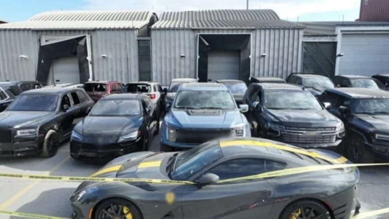 Mersin Limanı’nda 24 adet lüks araç ele geçirildi