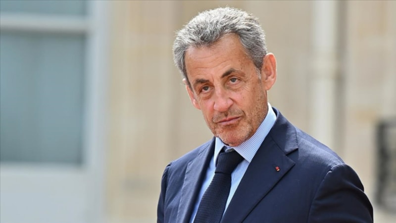 Nicolas Sarkozy'ye elektronik kelepçe takıldı