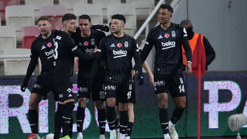 Beşiktaş, Sivasspor'u iki golle geçti