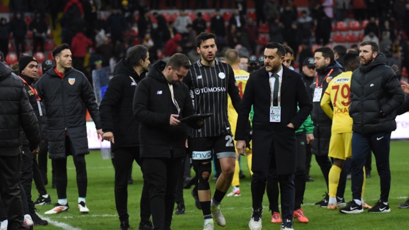 Kayserispor - Konyaspor maçı sonunda hakeme tepki!