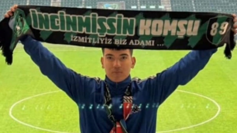 Tribünden düşen 17 yaşındaki çocuk yaşam mücadelesi veriyor