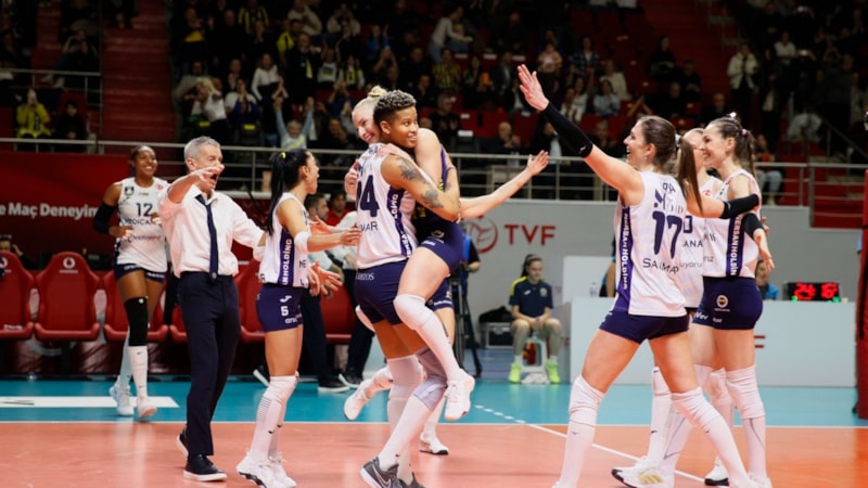 Fenerbahçe, VakıfBank'ı devirdi
