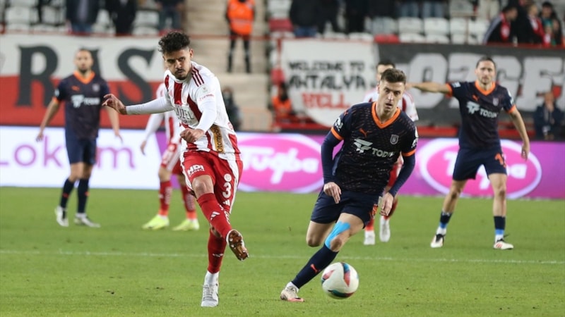 Antalyaspor - Başakşehir maçında gol sesi çıkmadı
