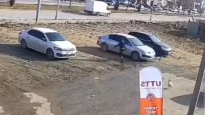 Elazığ'da sayaç okumaya gelen görevliyi horoz kovaladı