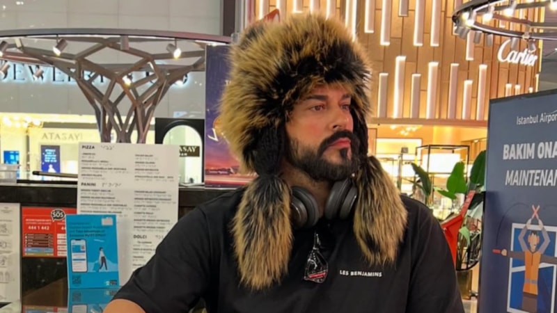 Burak Özçivit’in Rusya tarzı gündem oldu! Kürklü şapkasına yorum yağdı
