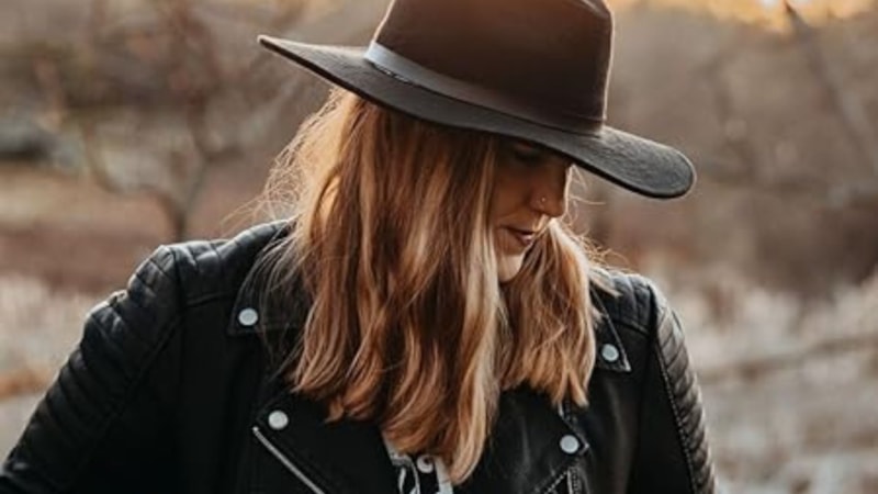 Nikki St. Crowe’un kaleminden karanlık bir masal: Karanlık Olan