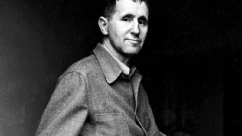 Epik tiyatro ustası olan Bertolt Brecht'in 127'inci doğum gününde tavsiye ettiğimiz kitap