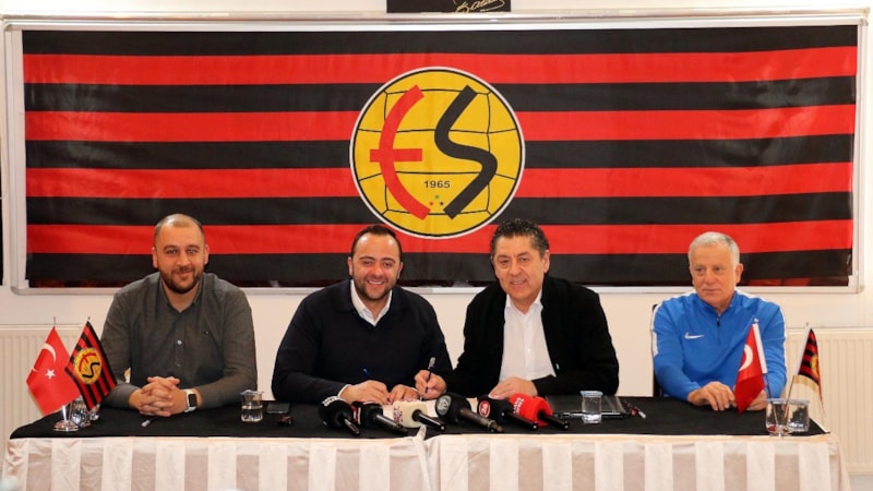 Eskişehirspor, teknik direktörlüğe Ümit Metin Yıldız'ı getirdi