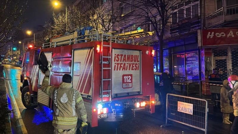 İstanbul Üsküdar'da istinat duvarının yan yatması nedeniyle 2 bina boşaltıldı