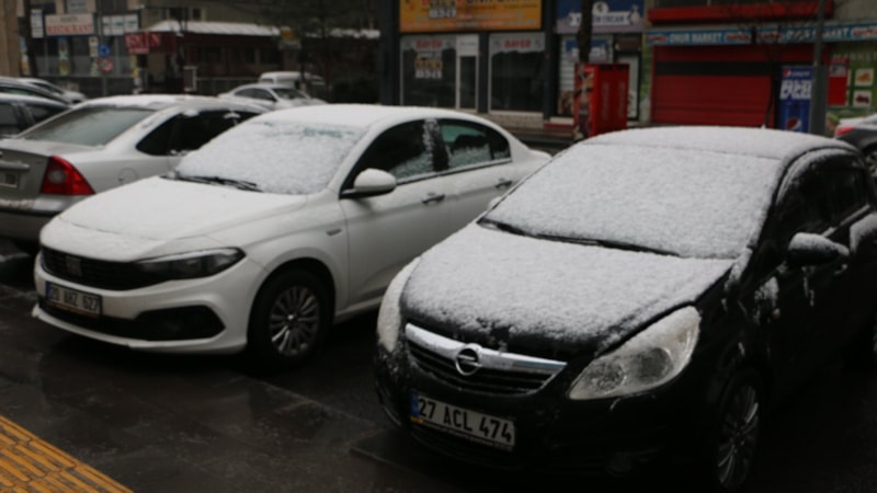 Diyarbakır'da kar yağışı etkili oldu