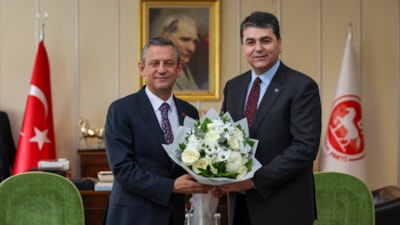 CHP lideri Özgür Özel'den Gültekin Uysal'a ziyaret