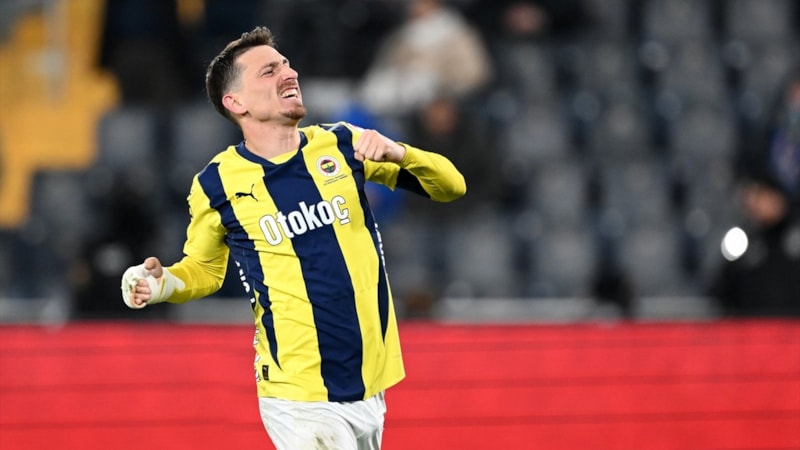 Mert Hakan Yandaş, dalya demeye hazırlanıyor