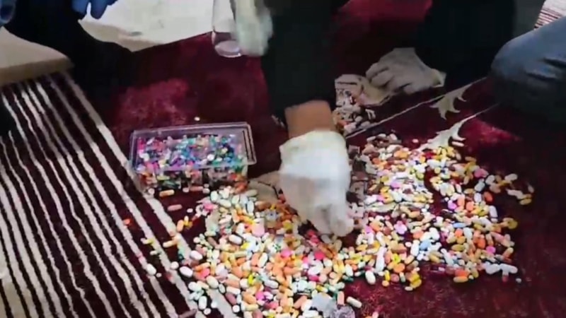 Çorum'da polisten 8 adrese eş zamanlı operasyon: Vazolardan uyuşturucu çıktı