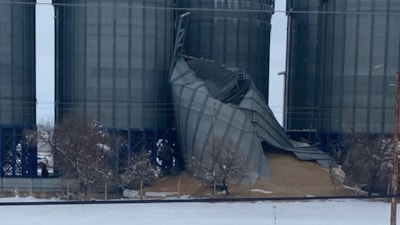 Kayseri'de silo çöktü: Tonlarca buğday yere döküldü