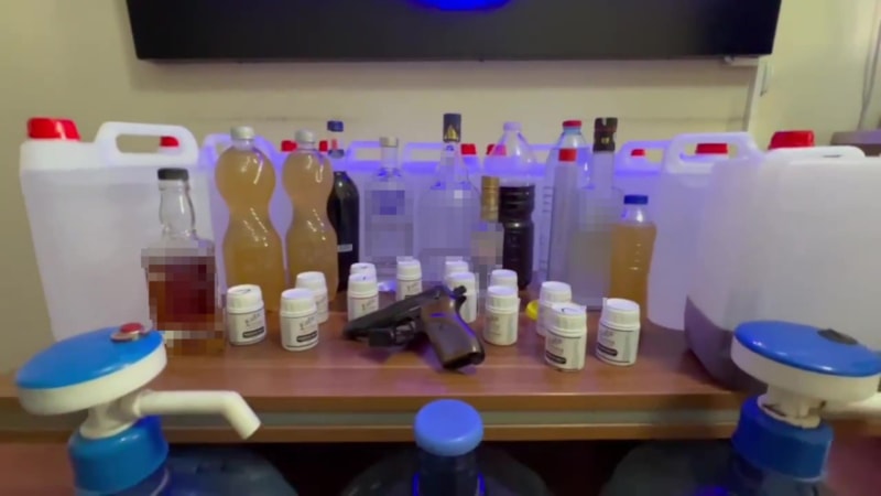 Zonguldak'ta polis, damacanalarda litrelerce sahte alkol ele geçirdi