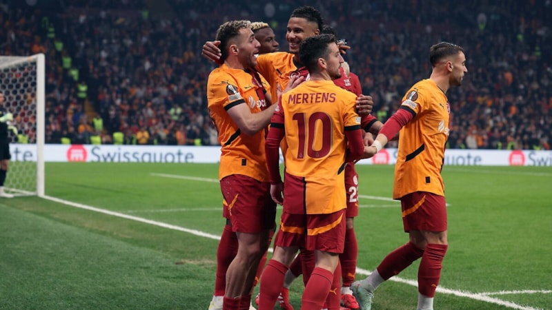 Galatasaray'da Jakobs ve Yunus'tan haber var