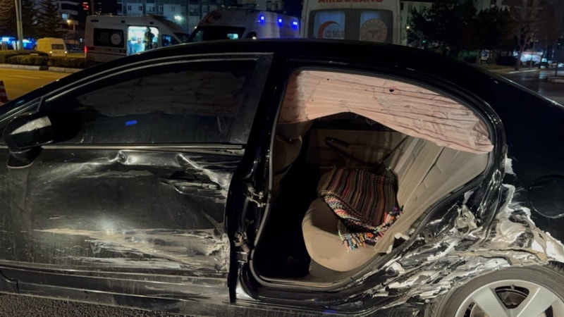 Çorum'da ambulans ile otomobil çarpıştı: 2 yaralı