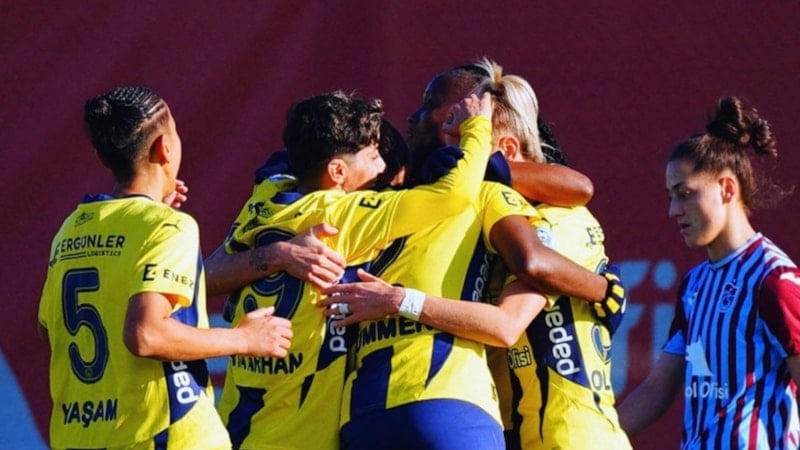 Fenerbahçe, Trabzonspor'u iki golle yendi