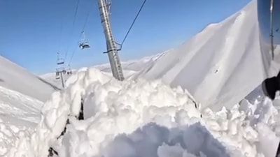 Palandöken'de yasak alanda kayan yabancı turistin çığdan kurtulduğu anlar
