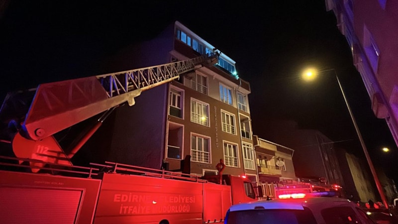 Edirne'de 17 yaşındaki genç evdeki kanepeyi ateşe verip yangın çıkardı
