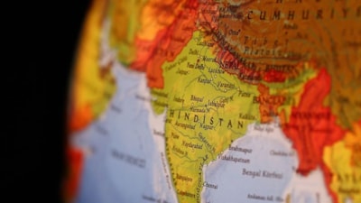 Hindistan'da tren istasyonunda çıkan izdihamda 16 kişi öldü