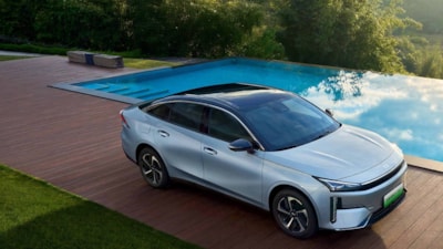 Geely'nin PHEV sedan modeli Çin'de satışa çıktı: İşte fiyatı ve özellikleri