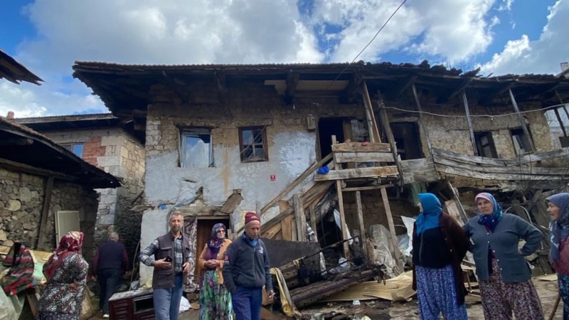 Balıkesir'de korkutan ev yangını