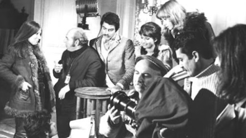 Türk edebiyatında diziye uyarlanan ilk kitap Aşk-ı Memnu sanılıyor ama gerçek başka