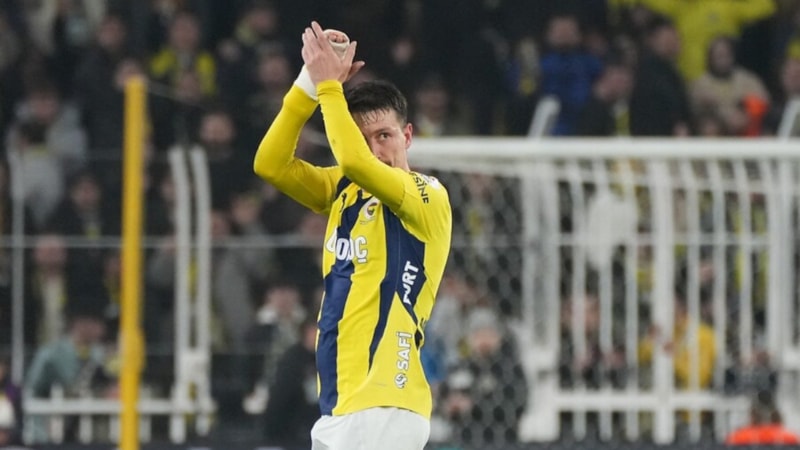 Mert Hakan Yandaş'tan Galatasaray'a gönderme: Anneciğim kırmızı kalp kullanmıyoruz