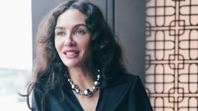 Oyuncu Birce Akalay saçlarını kısacık kestirdi! İşte yeni imajı