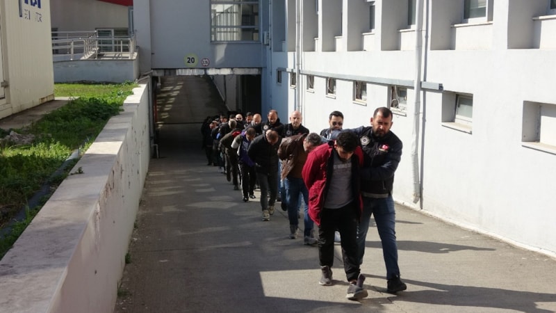 Adana'da 'torbacılara' şafak operasyonu