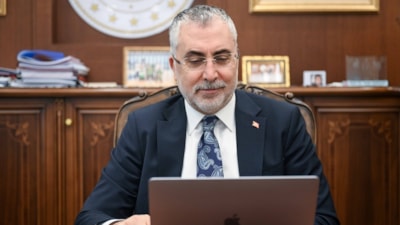 Vedat Işıkhan: İş gücüne katılım oranında tarihi zirveye ulaştık