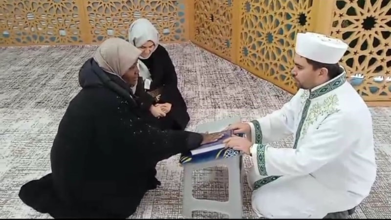 Adıyaman'da Kenyalı kadın Müslüman oldu