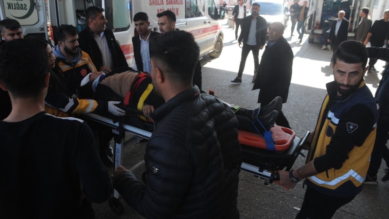 Şırnak'ta şarampole yuvarlanan pikaptaki 4 kişi yaralandı