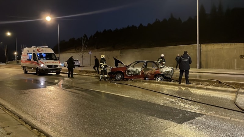 Eskişehir'de alev alan otomobilden atlayan sürücü yaralandı