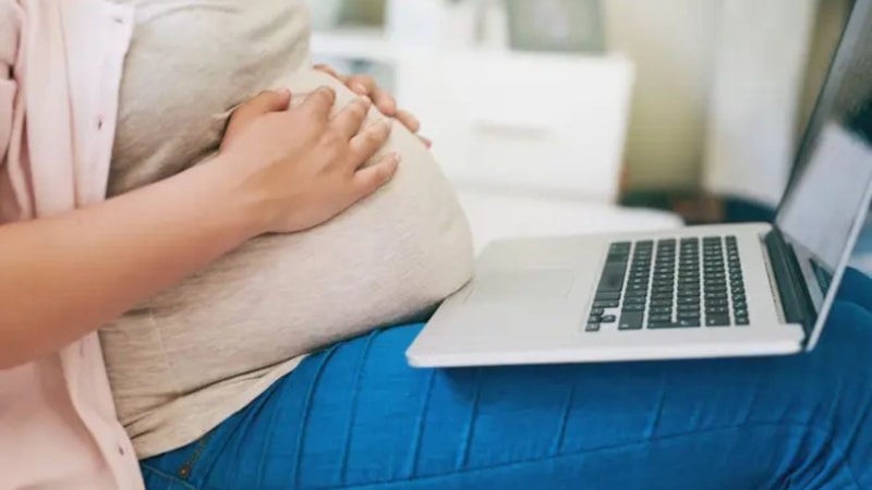 İngiltere'de emojiyle işten çıkartılan hamile kadın milyonlarca lira tazminat kazandı