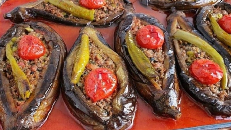 Usta aşçıdan karnıyarık tüyosu: Sosuna ekleyince lezzeti iki katına çıkıyor