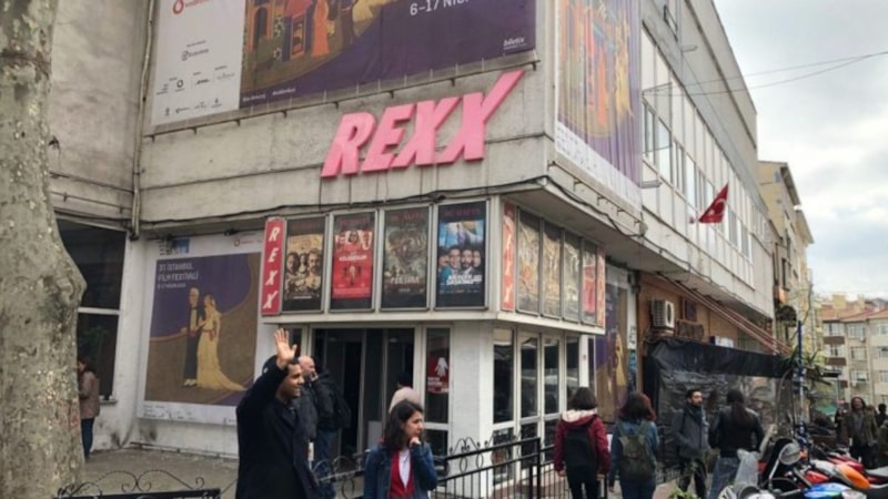 Rexx Sineması'nın yıkımına başlandı