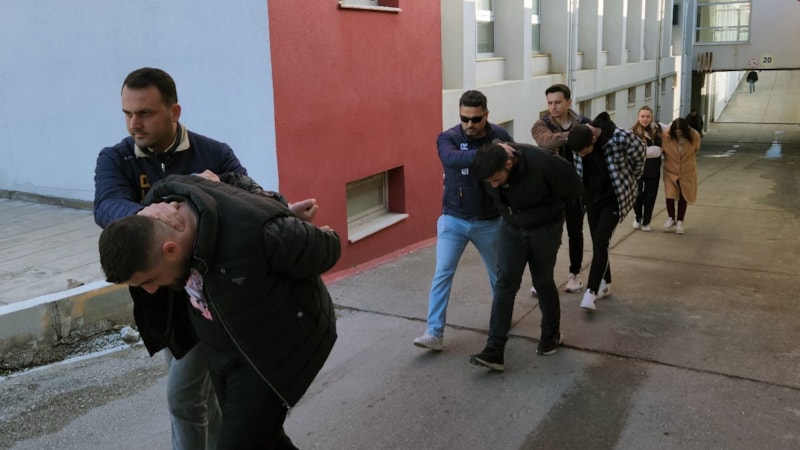 Adana merkezli operasyonda 690 bin TL dolandırıcılık yapan çete yakalandı