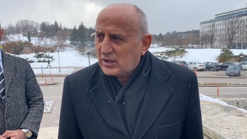 CHP'li Dursun Çiçek mecliste imza toplamaya başladı